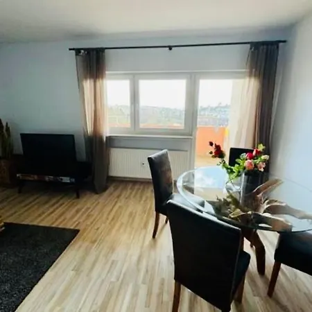 Workation Adler Taunusblick , 3-4 Personen, Balkon, 2 Badezimmer, Riesen Kueche, Waschmachine, Viel Platz, Privatparkplatz Apartament *