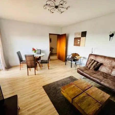 Apartament Workation Adler Taunusblick , 3-4 Personen, Balkon, 2 Badezimmer, Riesen Kueche, Waschmachine, Viel Platz, Privatparkplatz *