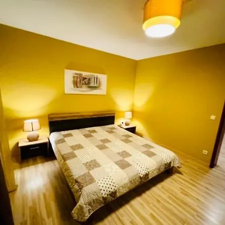 Workation Adler Taunusblick , 3-4 Personen, Balkon, 2 Badezimmer, Riesen Kueche, Waschmachine, Viel Platz, Privatparkplatz