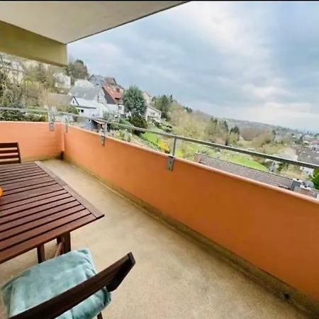Apartament Workation Adler Taunusblick , 3-4 Personen, Balkon, 2 Badezimmer, Riesen Kueche, Waschmachine, Viel Platz, Privatparkplatz Bad Soden am Taunus