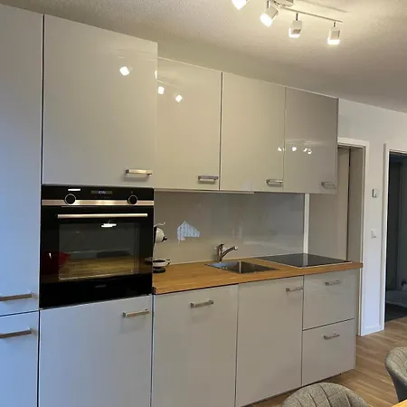 Workation Adler Taunusblick , 3-4 Personen, Balkon, 2 Badezimmer, Riesen Kueche, Waschmachine, Viel Platz, Privatparkplatz Apartament *